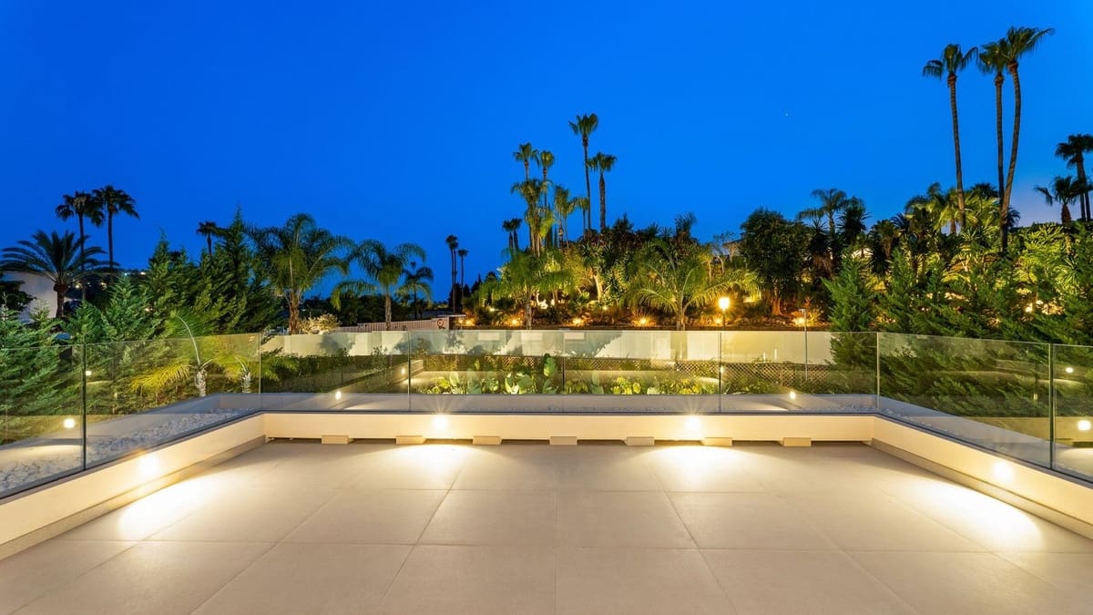 4 soveværelse Villa til salg i Nueva Andalucia med swimmingpool garage - € 4.495.000 (Ref: 7954402)