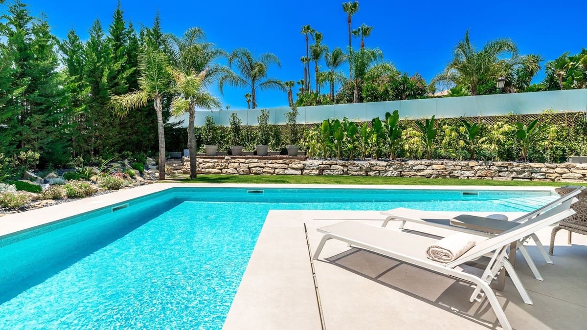 4 soveværelse Villa til salg i Nueva Andalucia med swimmingpool garage - € 4.495.000 (Ref: 7954402)