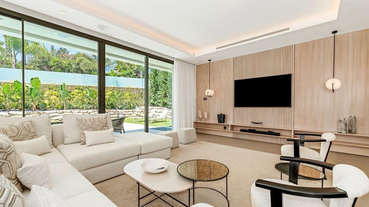 4 soveværelse Villa til salg i Nueva Andalucia med swimmingpool garage - € 4.495.000 (Ref: 7954402)