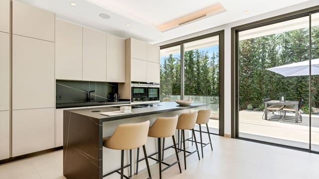 4 bedroom Villa for sale in Nueva Andalucia, Marbella with pool garage - € 4,495,000 (Ref: 7954402)