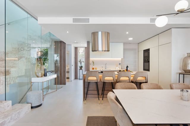 5 bedroom Semi-detached Villa for sale in Puerto Banus, Marbella with pool garage - € 2,195,000 (Ref: 7958298)