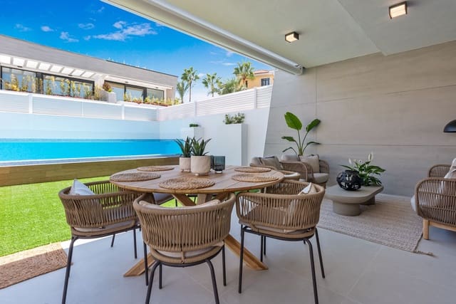 5 sovrum Semi-fristående Villa till salu i Puerto Banus, Marbella med pool garage - 2 195 000 € (Ref: 7958298)