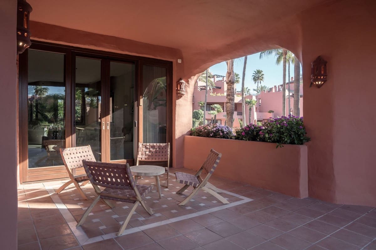 3 quarto Apartamento para venda em Estepona com piscina garagem - 1 425 000 € (Ref: 8035746)