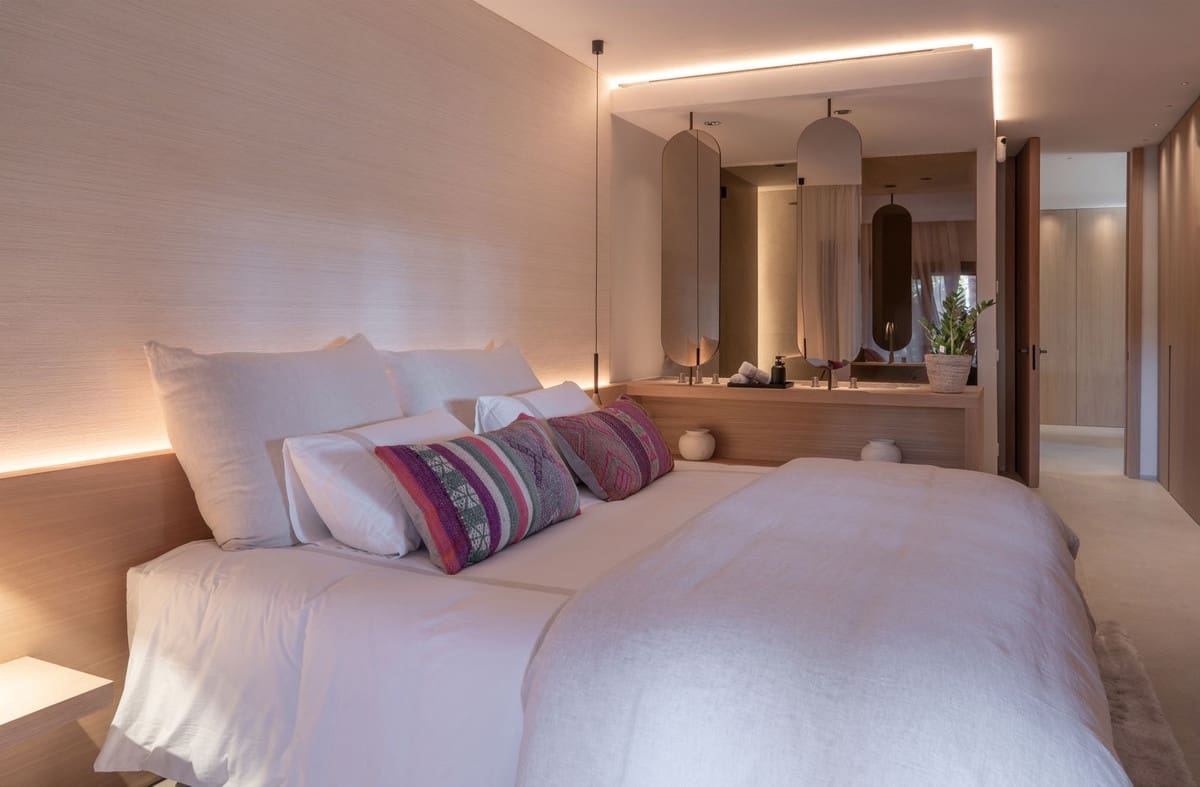 Apartamento de 3 habitaciones en Estepona en venta con piscina garaje - 1.425.000 € (Ref: 8035746)