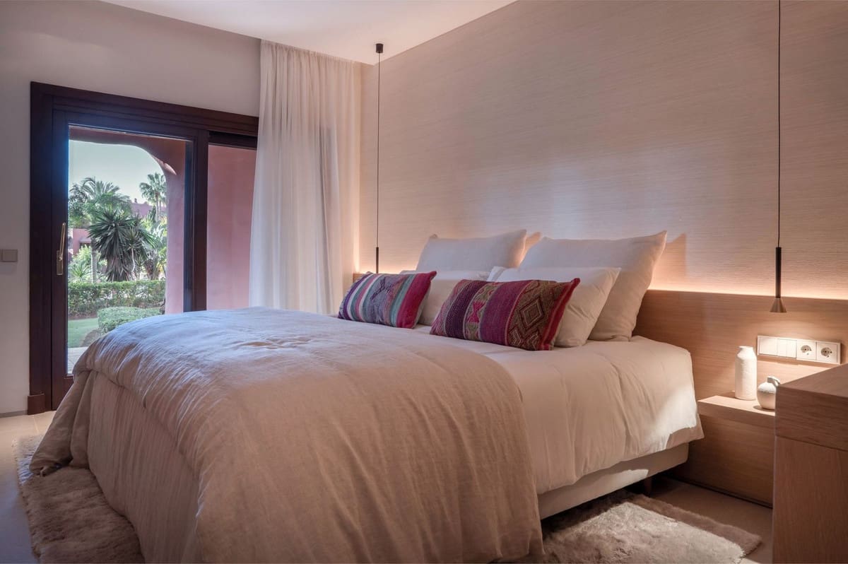 Apartamento de 3 habitaciones en Estepona en venta con piscina garaje - 1.425.000 € (Ref: 8035746)