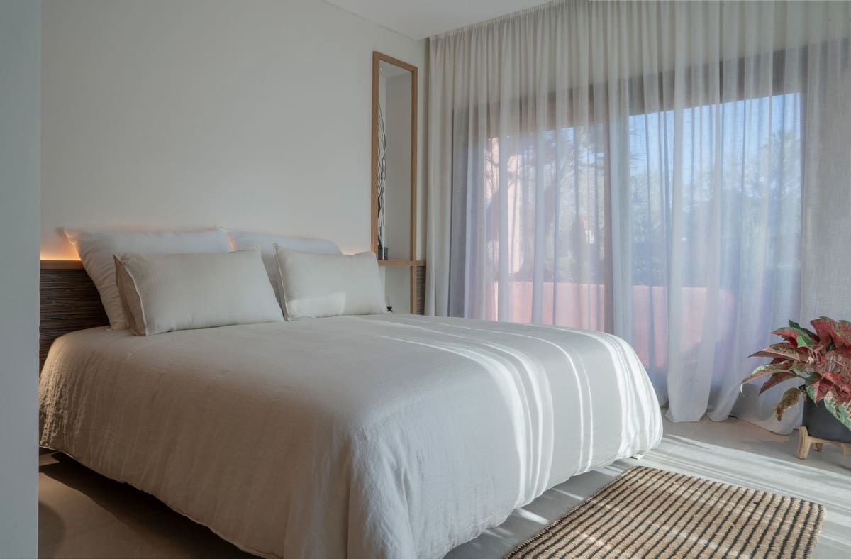 Apartamento de 3 habitaciones en Estepona en venta con piscina garaje - 1.425.000 € (Ref: 8035746)
