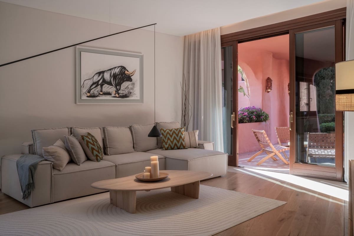 Apartamento de 3 habitaciones en Estepona en venta con piscina garaje - 1.425.000 € (Ref: 8035746)