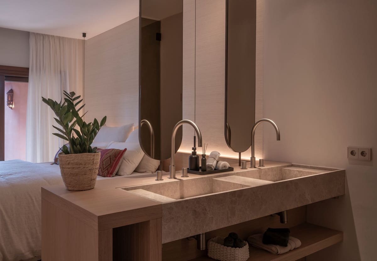 Apartamento de 3 habitaciones en Estepona en venta con piscina garaje - 1.425.000 € (Ref: 8035746)