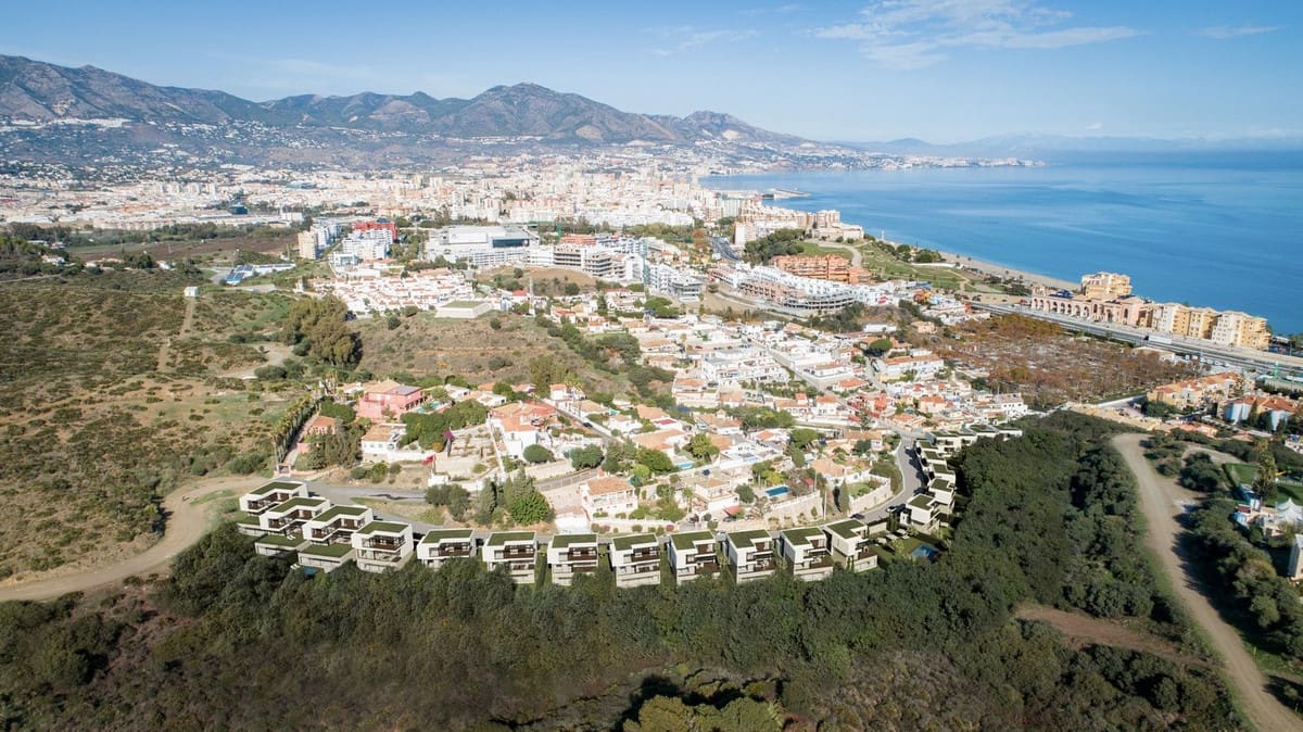 3 bedroom Villa for sale in Mijas Costa - € 1,250,000 (Ref: 8037809)