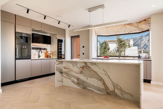 4 bedroom Penthouse for sale in Nueva Andalucia, Marbella with pool garage - € 3,249,000 (Ref: 8039723)