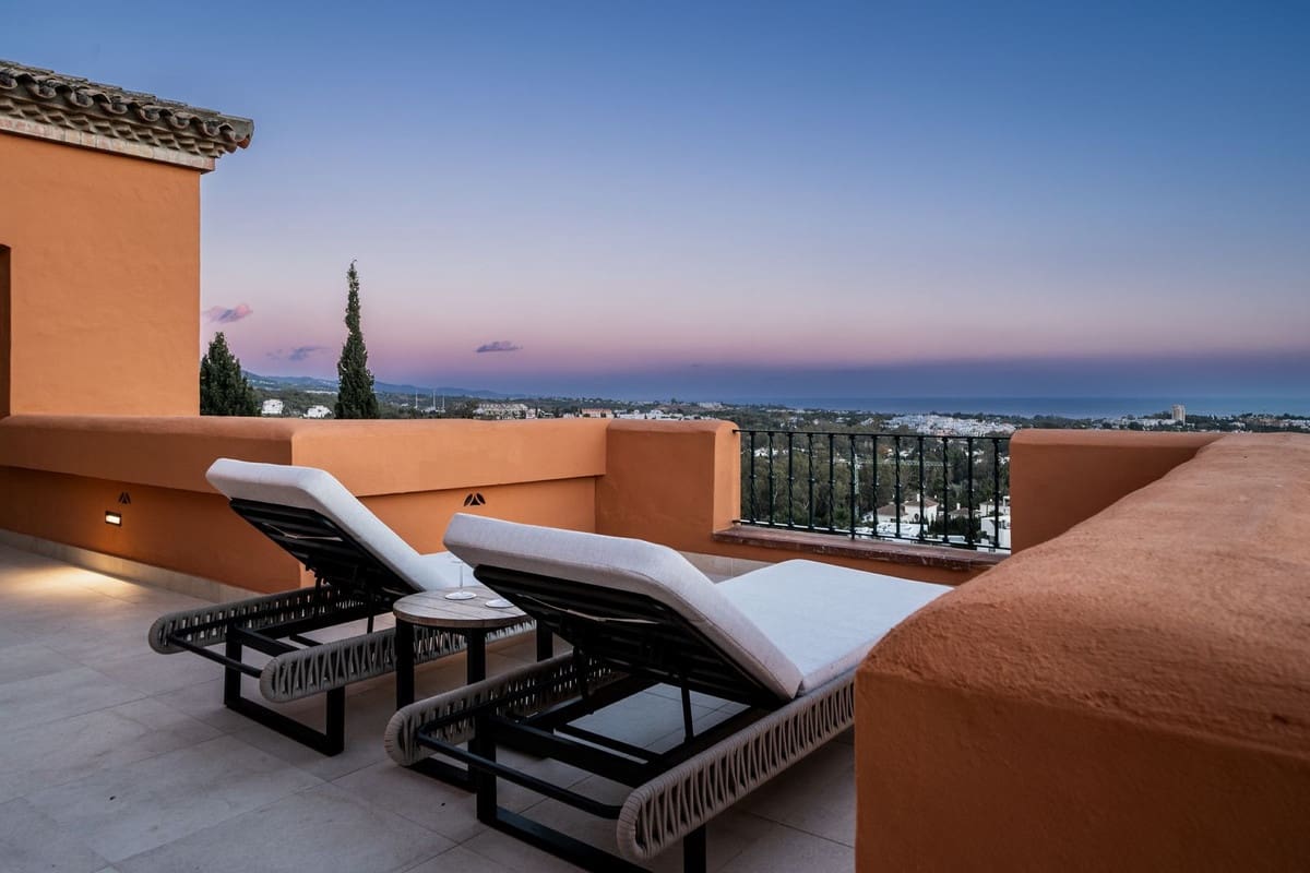 4 bedroom Penthouse for sale in Nueva Andalucia with pool garage - € 3,249,000 (Ref: 8039723)