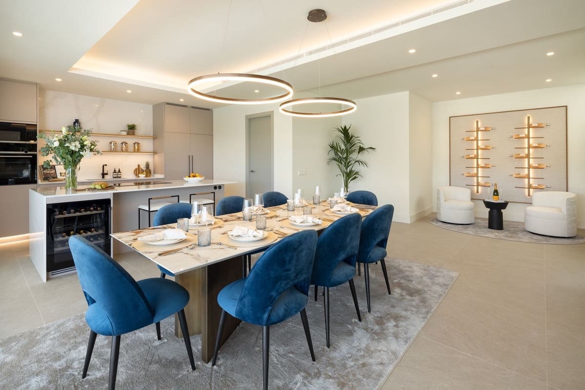 5 bedroom Villa for sale in Estepona with pool garage - € 2,950,000 (Ref: 8039724)