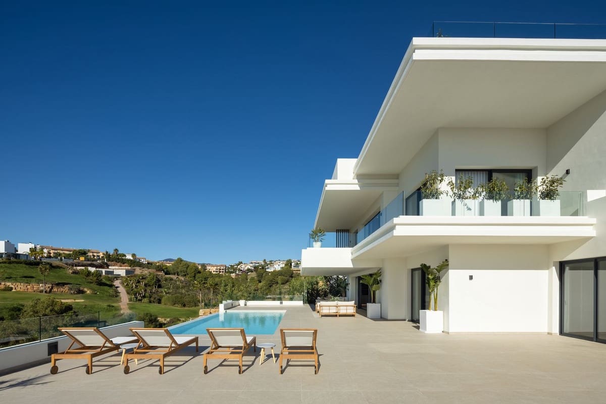5 bedroom Villa for sale in Estepona with pool garage - € 2,950,000 (Ref: 8039724)