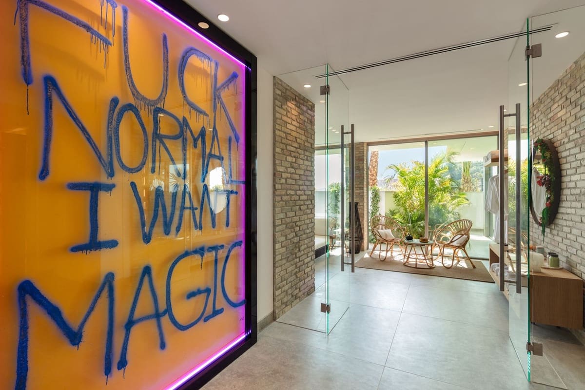 6 bedroom Villa for sale in La Quinta with pool garage - € 11,000,000 (Ref: 8044456)