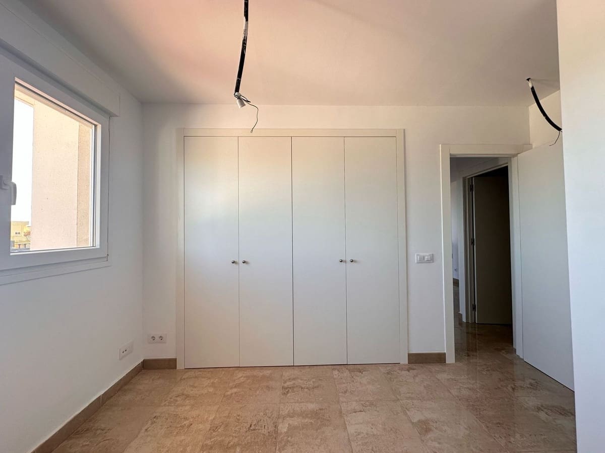 2 bedroom Apartment for sale in La Duquesa / Puerto de la Duquesa with pool garage - € 244,000 (Ref: 8095578)