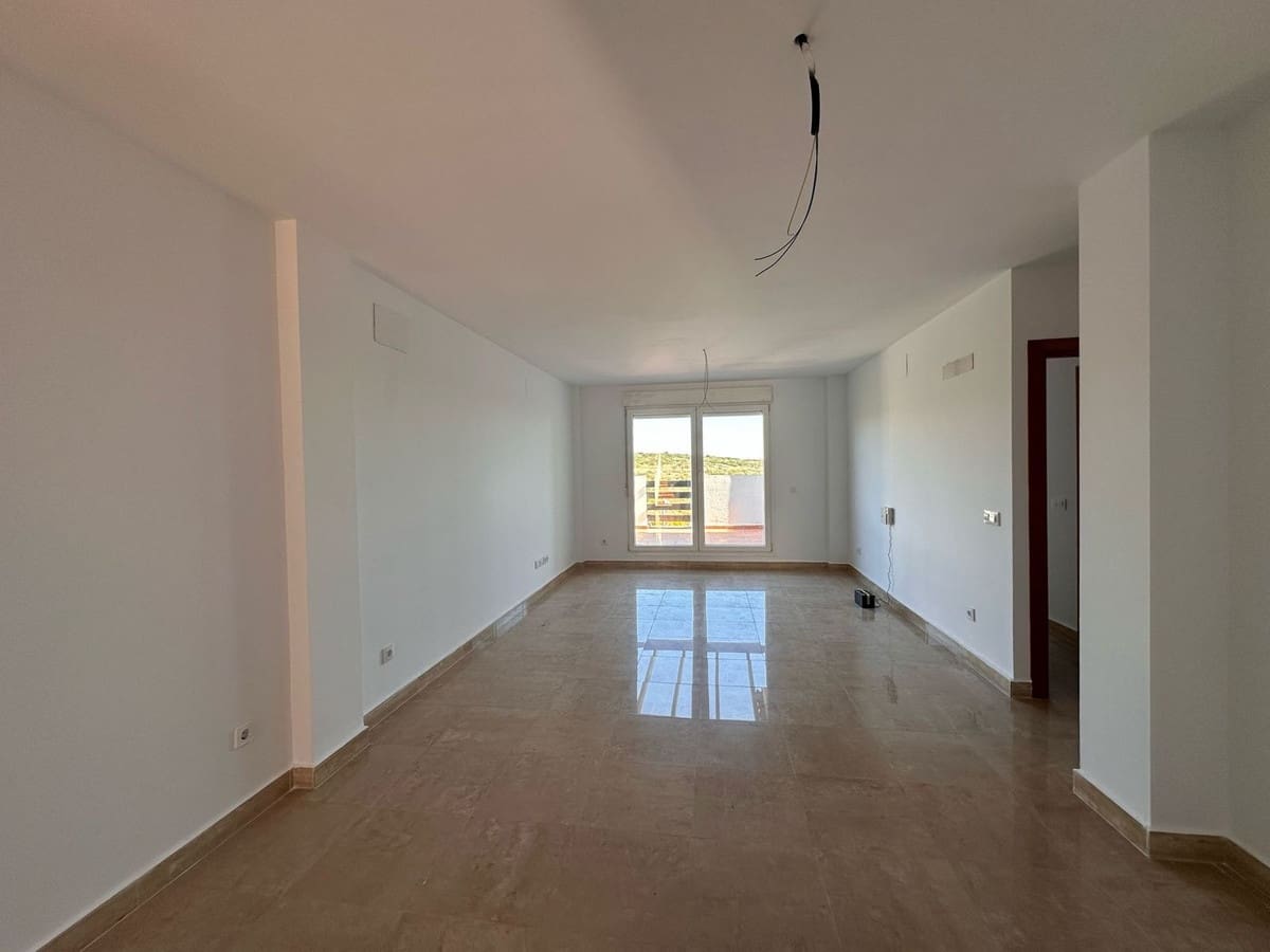 Apartamento de 2 habitaciones en La Duquesa / Puerto de la Duquesa en venta con piscina garaje - 244.000 € (Ref: 8095578)