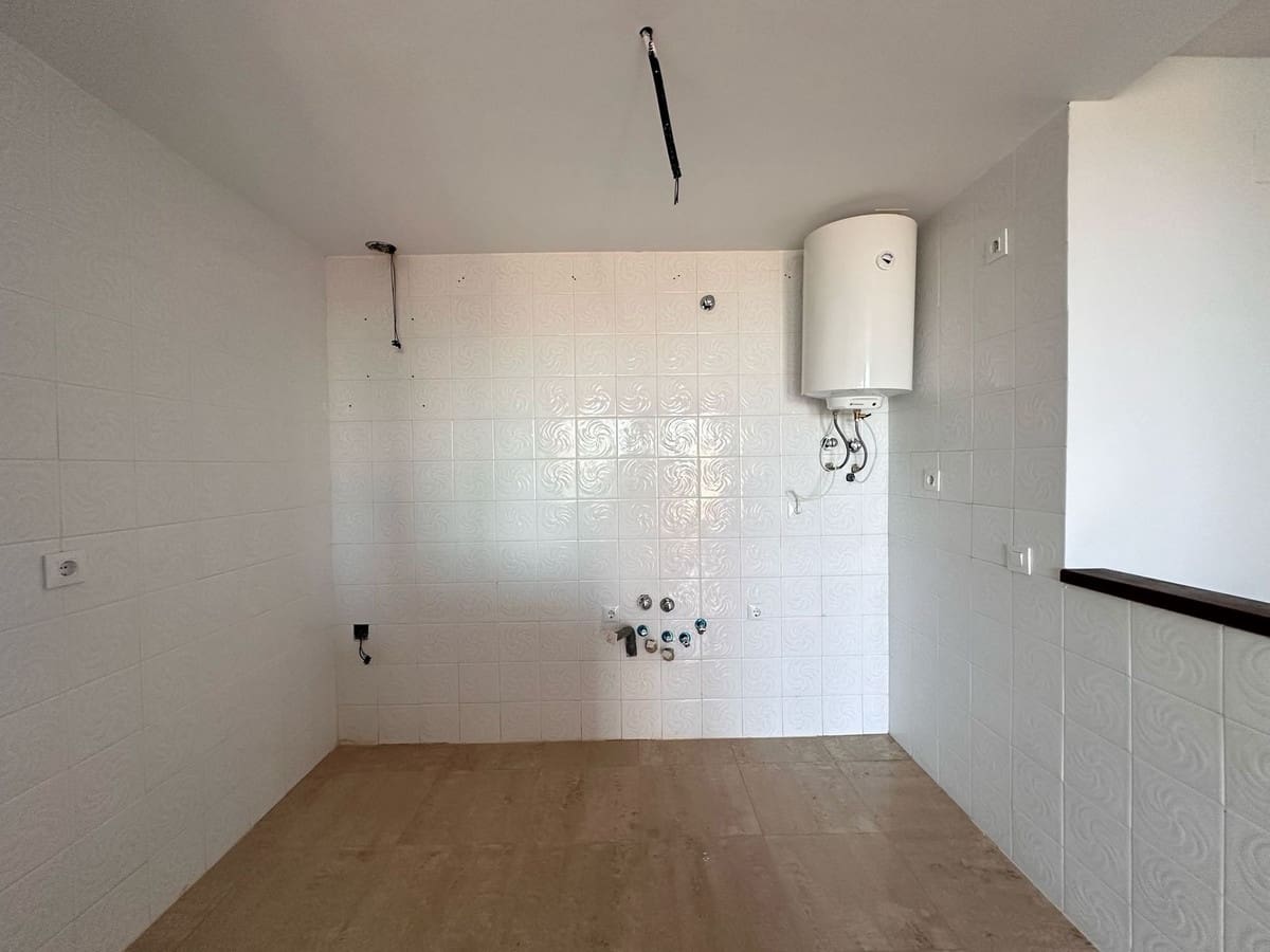 Apartamento de 2 habitaciones en La Duquesa / Puerto de la Duquesa en venta con piscina garaje - 244.000 € (Ref: 8095578)