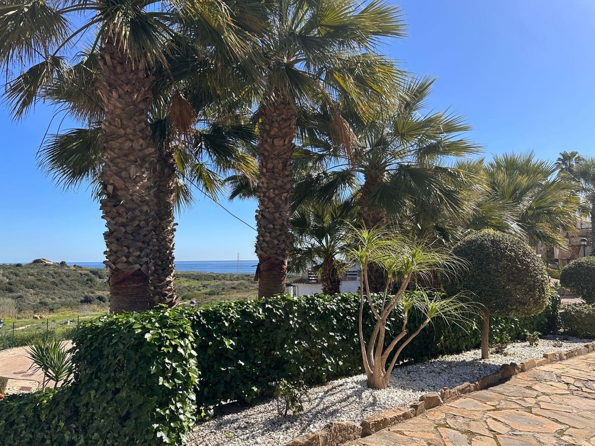 Apartamento de 2 habitaciones en La Duquesa / Puerto de la Duquesa en venta con piscina garaje - 244.000 € (Ref: 8095578)