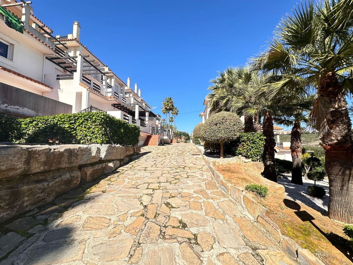 Apartamento de 2 habitaciones en La Duquesa / Puerto de la Duquesa en venta con piscina garaje - 244.000 € (Ref: 8095578)