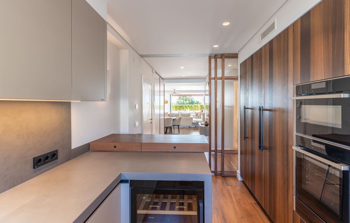 Apartamento de 3 habitaciones en Golden Mile en venta con piscina - 2.350.000 € (Ref: 8097944)