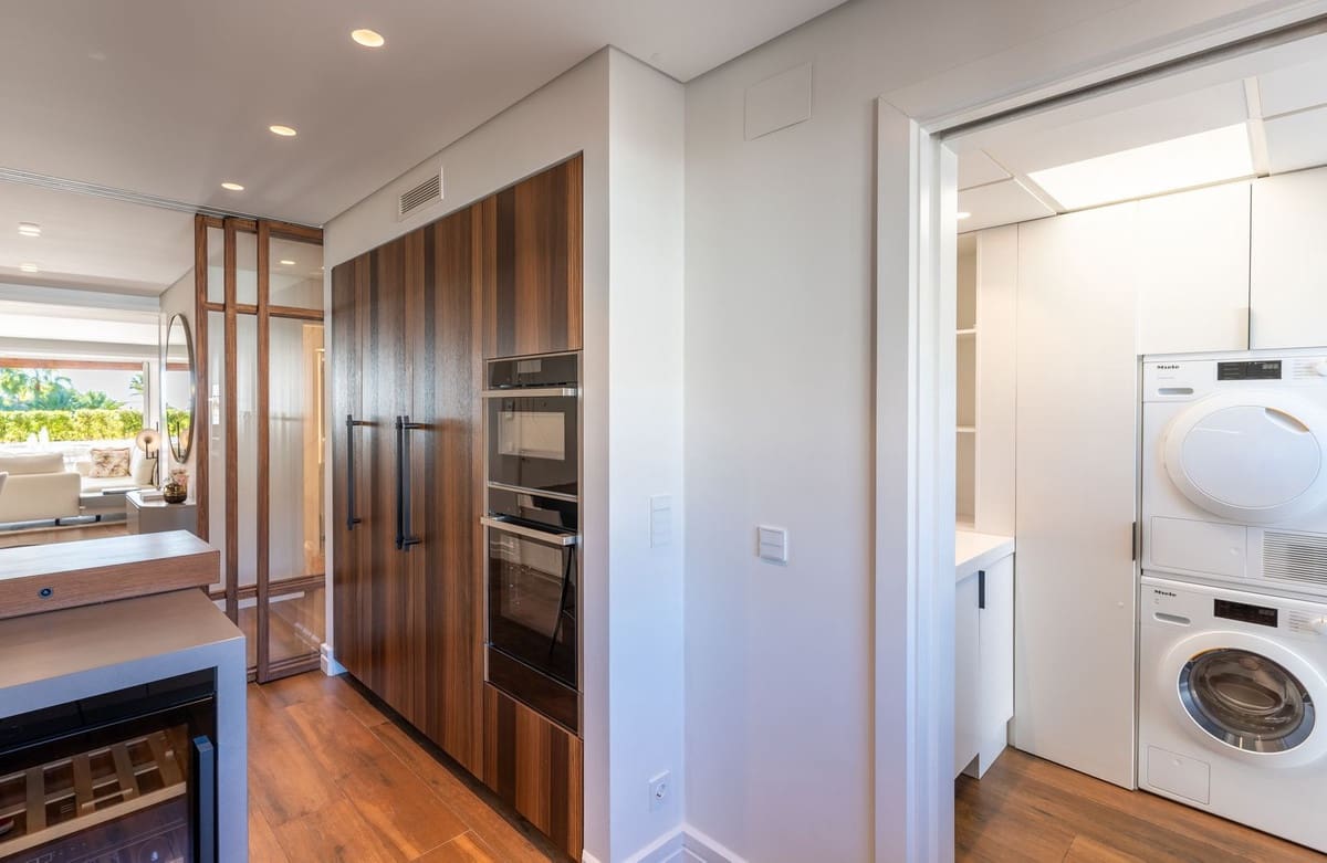 Apartamento de 3 habitaciones en Golden Mile en venta con piscina - 2.350.000 € (Ref: 8097944)