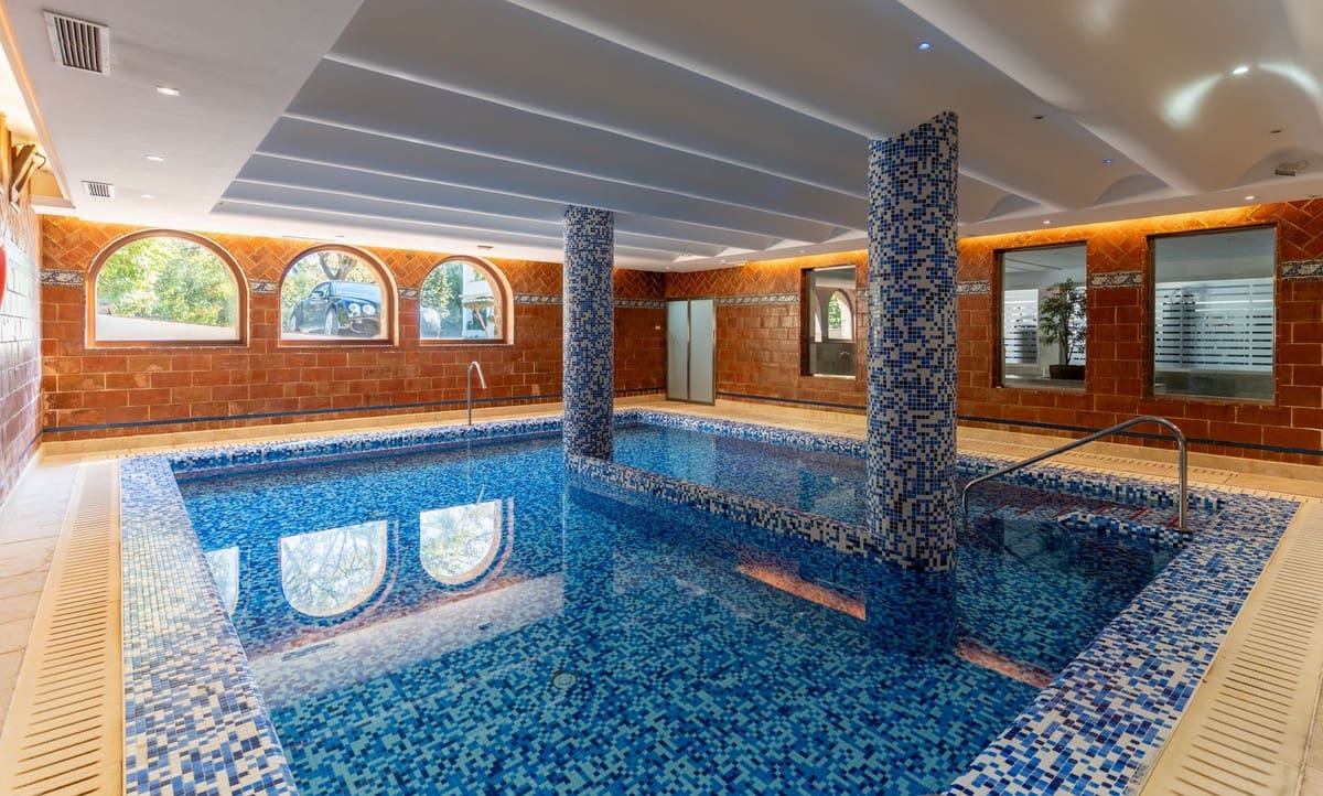 Apartamento de 3 habitaciones en Golden Mile en venta con piscina - 2.350.000 € (Ref: 8097944)