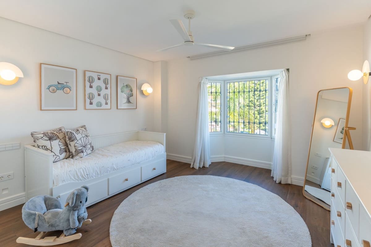 Apartamento de 3 habitaciones en Golden Mile en venta con piscina - 2.350.000 € (Ref: 8097944)