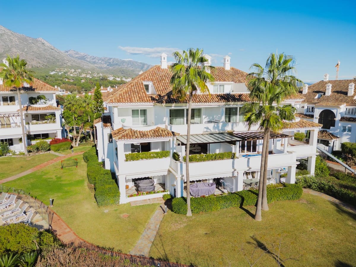 Apartamento de 3 habitaciones en Golden Mile en venta con piscina - 2.350.000 € (Ref: 8097944)