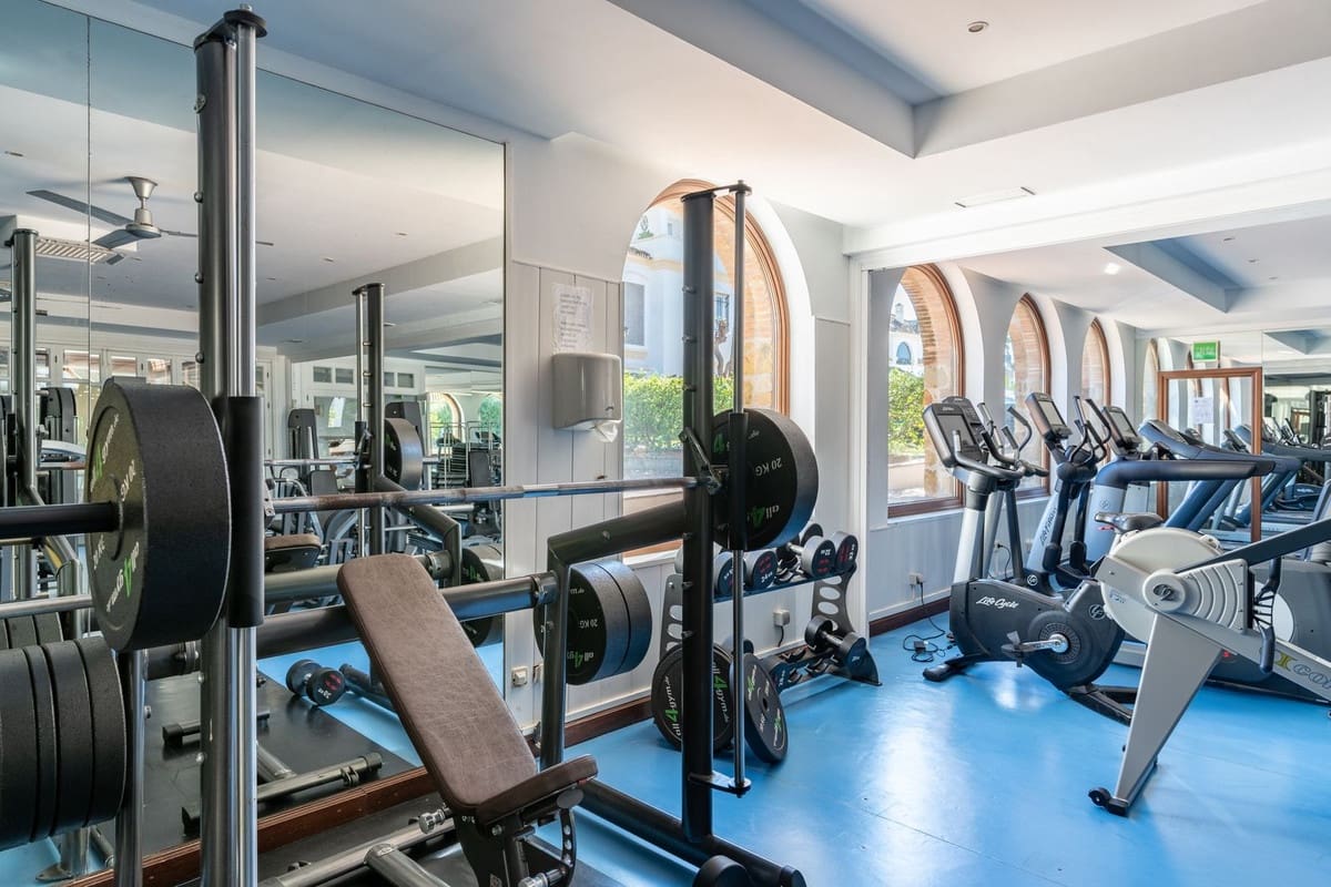 Apartamento de 3 habitaciones en Golden Mile en venta con piscina - 2.350.000 € (Ref: 8097944)