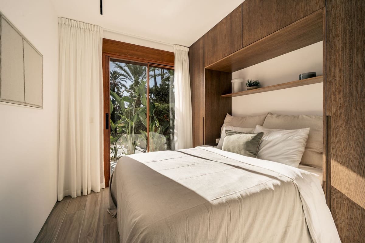 4 soveværelse Byhus til salg i Nueva Andalucia med swimmingpool garage - € 2.250.000 (Ref: 8107973)