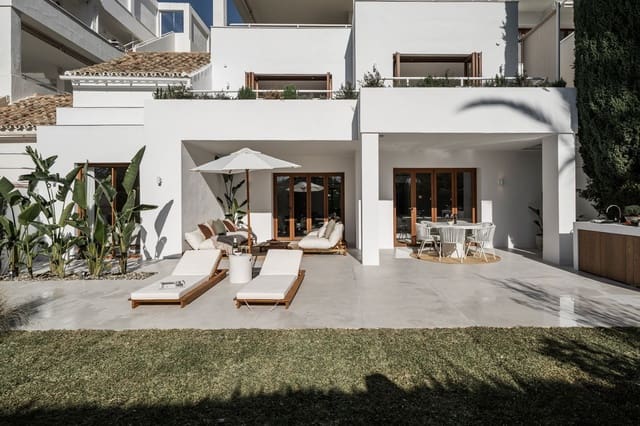 4 sypialnia Dom na sprzedaż w Nueva Andalucia, Marbella z basenem garażem - 2 250 000 € (Ref: 8107973)