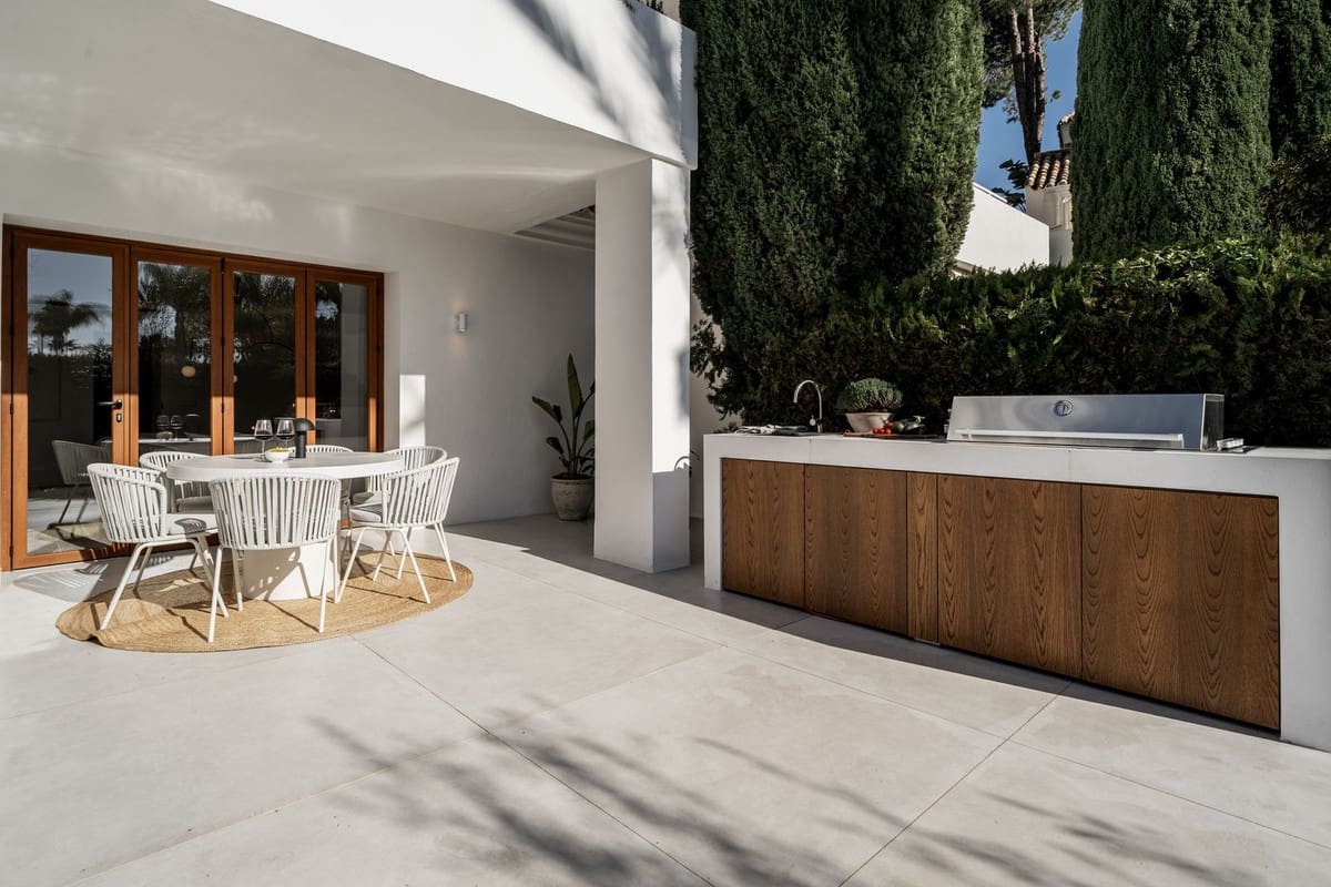 4 slaapkamer Huis te koop in Nueva Andalucia met zwembad garage - € 2.250.000 (Ref: 8107973)