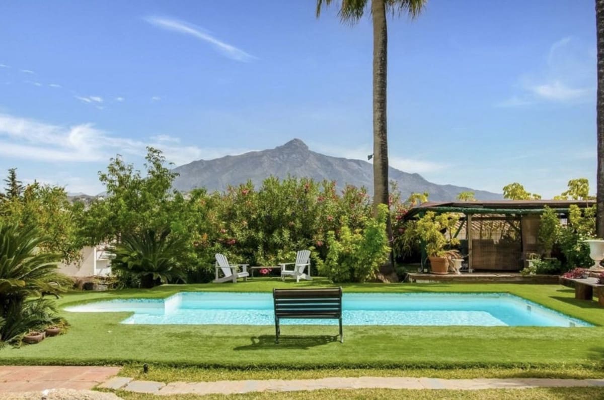 6 soveværelse Villa til salg i Nueva Andalucia med swimmingpool garage - € 2.600.000 (Ref: 8118177)