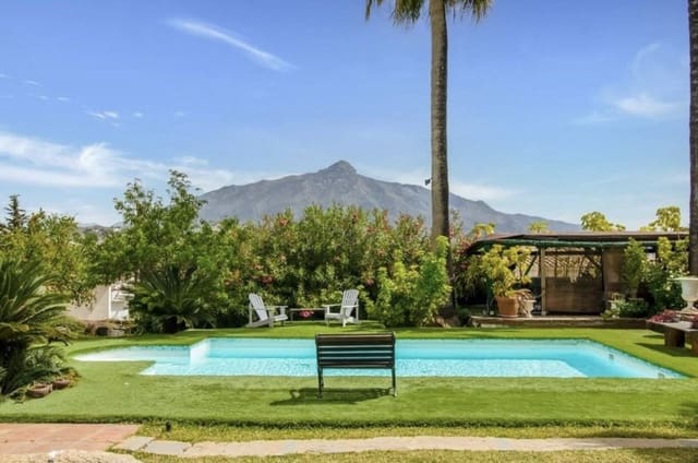 6 soveværelse Villa til salg i Nueva Andalucia, Marbella med swimmingpool garage - € 2.600.000 (Ref: 8118177)