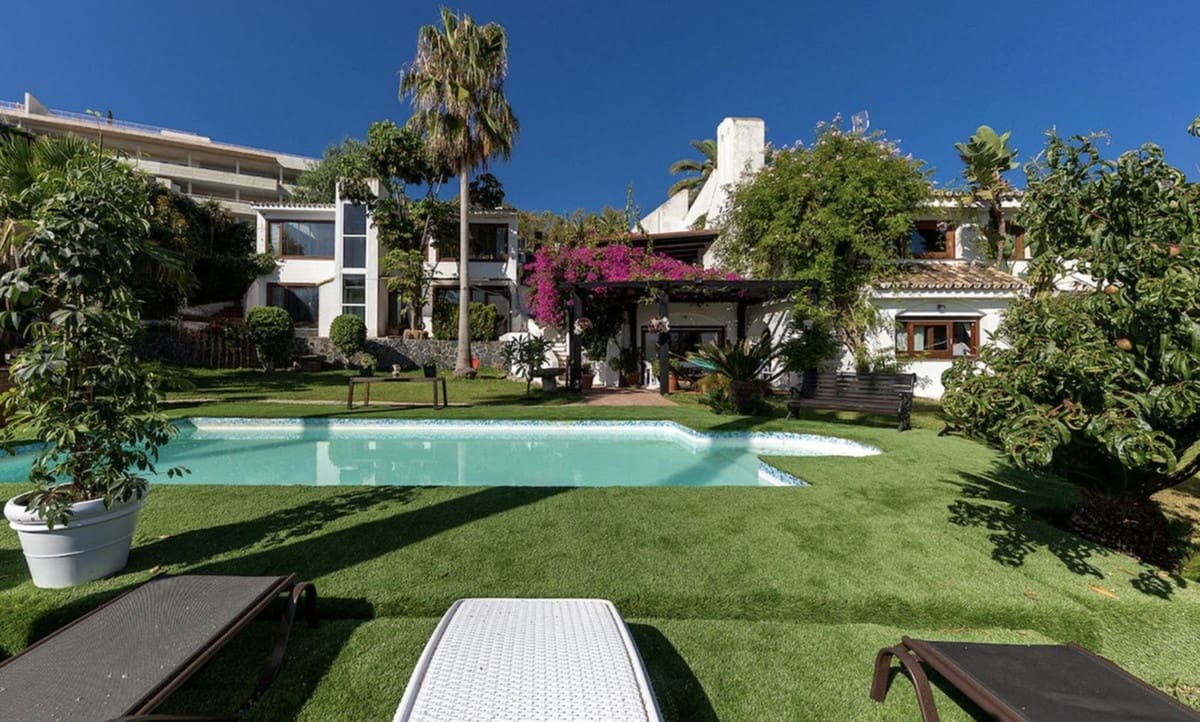 6 soveværelse Villa til salg i Nueva Andalucia med swimmingpool garage - € 2.600.000 (Ref: 8118177)