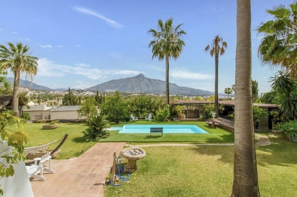 6 soveværelse Villa til salg i Nueva Andalucia med swimmingpool garage - € 2.600.000 (Ref: 8118177)