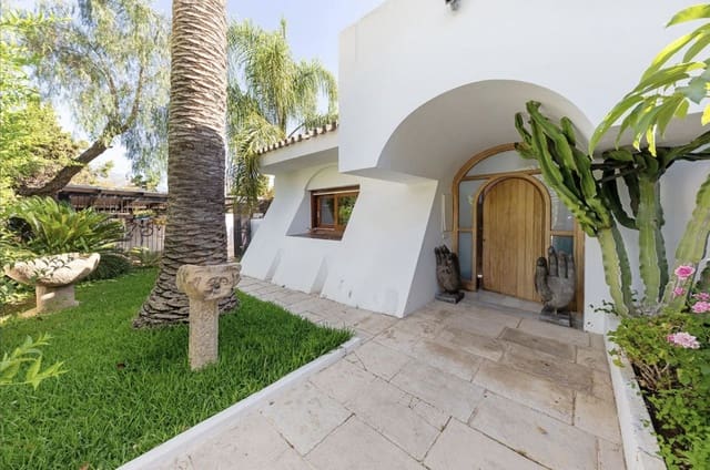 6 soveværelse Villa til salg i Nueva Andalucia, Marbella med swimmingpool garage - € 2.600.000 (Ref: 8118177)