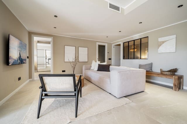 4 soverom Leilighet til salgs i Nueva Andalucia, Marbella med svømmebasseng garasje - € 695 000 (Ref: 8135889)