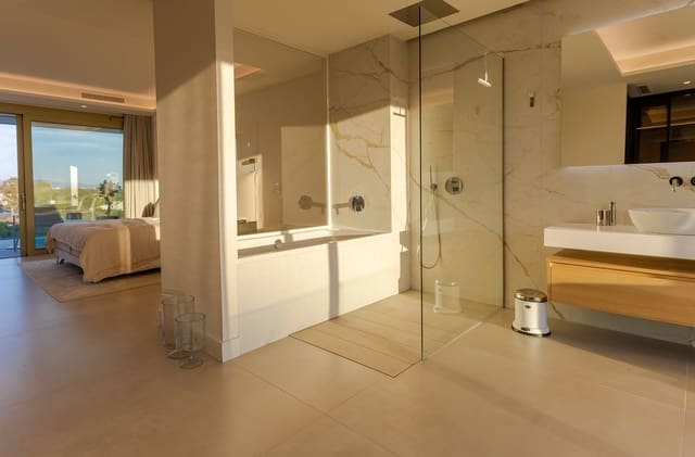 4 bedroom Penthouse for sale in Golden Mile, Marbella with pool garage - € 5,900,000 (Ref: 8167735)