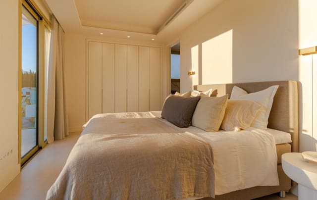 4 bedroom Penthouse for sale in Golden Mile, Marbella with pool garage - € 5,900,000 (Ref: 8167735)