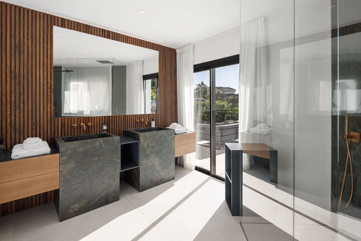 6 soveværelse Villa til salg i Nueva Andalucia med garage - € 3.995.000 (Ref: 8195711)