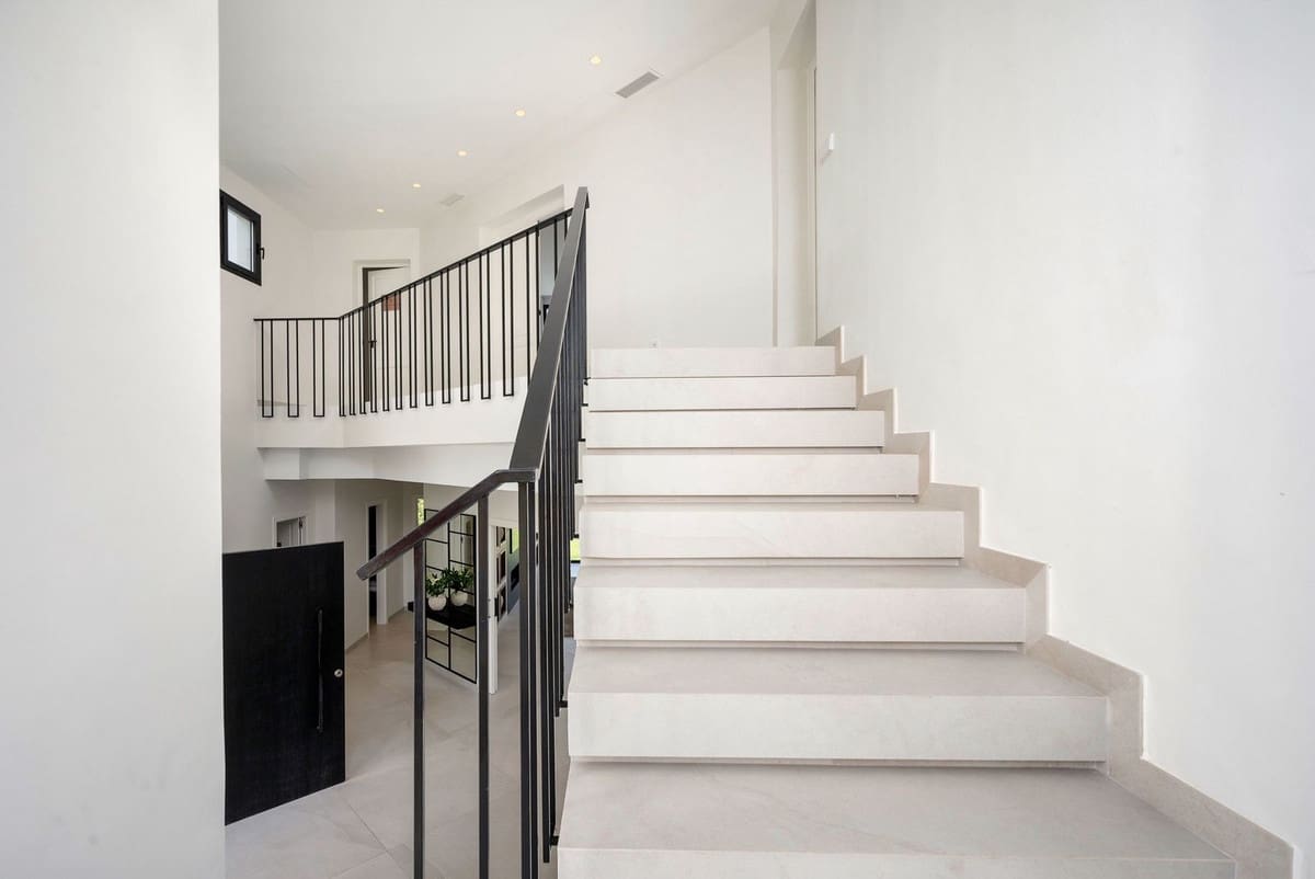 6 soveværelse Villa til salg i Nueva Andalucia med garage - € 3.995.000 (Ref: 8195711)