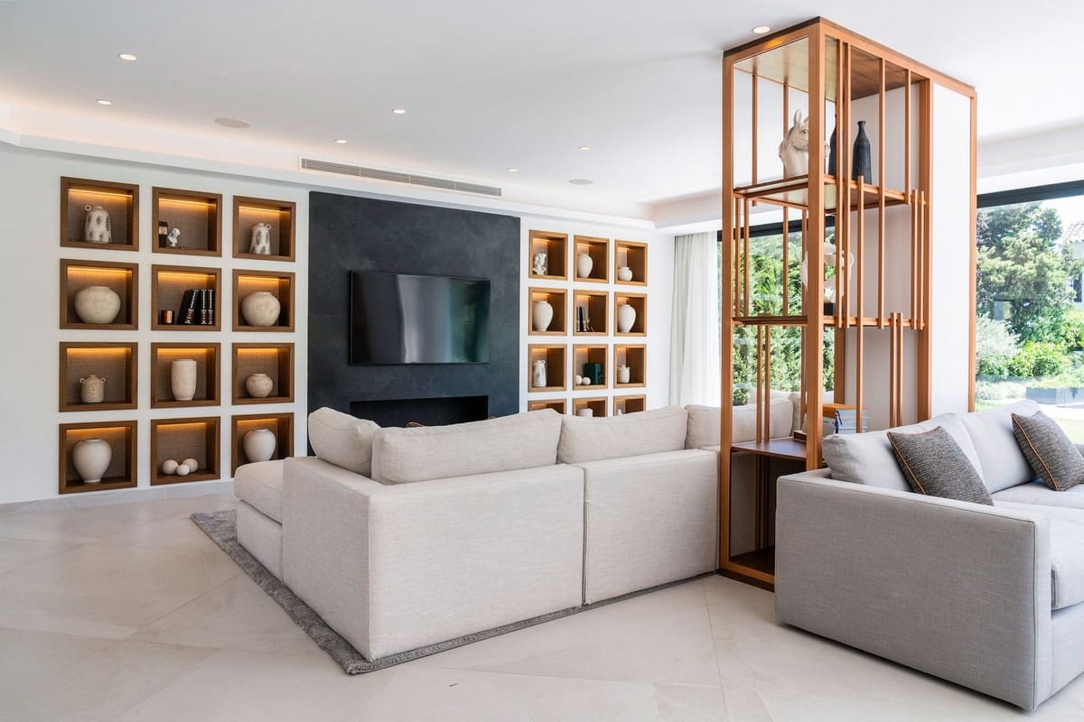 6 slaapkamer Villa te koop in Nueva Andalucia met garage - € 3.995.000 (Ref: 8195711)