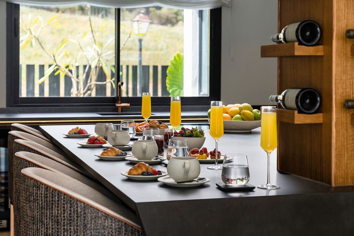 6 slaapkamer Villa te koop in Nueva Andalucia met garage - € 3.995.000 (Ref: 8195711)