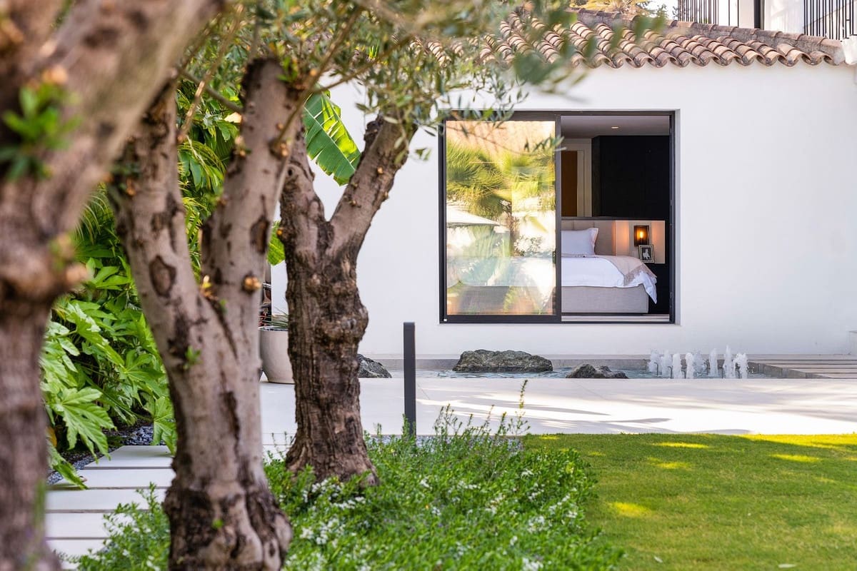 6 slaapkamer Villa te koop in Nueva Andalucia met garage - € 3.995.000 (Ref: 8195711)