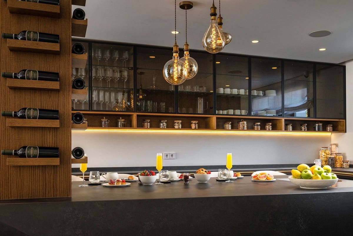 6 slaapkamer Villa te koop in Nueva Andalucia met garage - € 3.995.000 (Ref: 8195711)