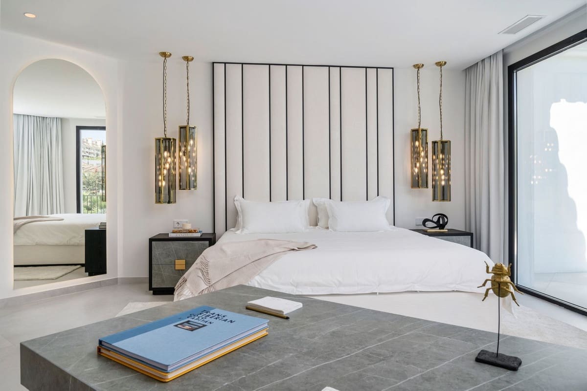 6 slaapkamer Villa te koop in Nueva Andalucia met garage - € 3.995.000 (Ref: 8195711)