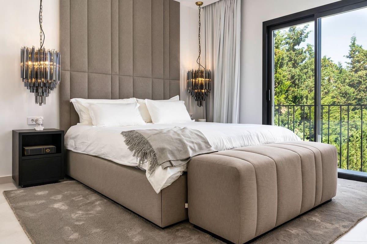 6 slaapkamer Villa te koop in Nueva Andalucia met garage - € 3.995.000 (Ref: 8195711)