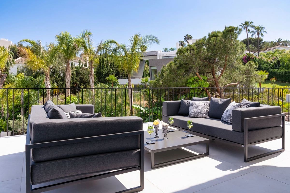 6 slaapkamer Villa te koop in Nueva Andalucia met garage - € 3.995.000 (Ref: 8195711)