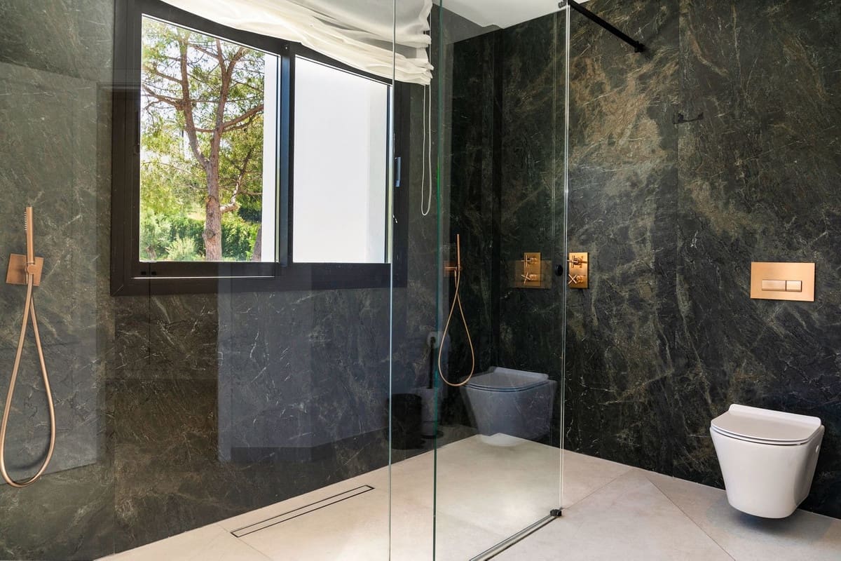 6 slaapkamer Villa te koop in Nueva Andalucia met garage - € 3.995.000 (Ref: 8195711)